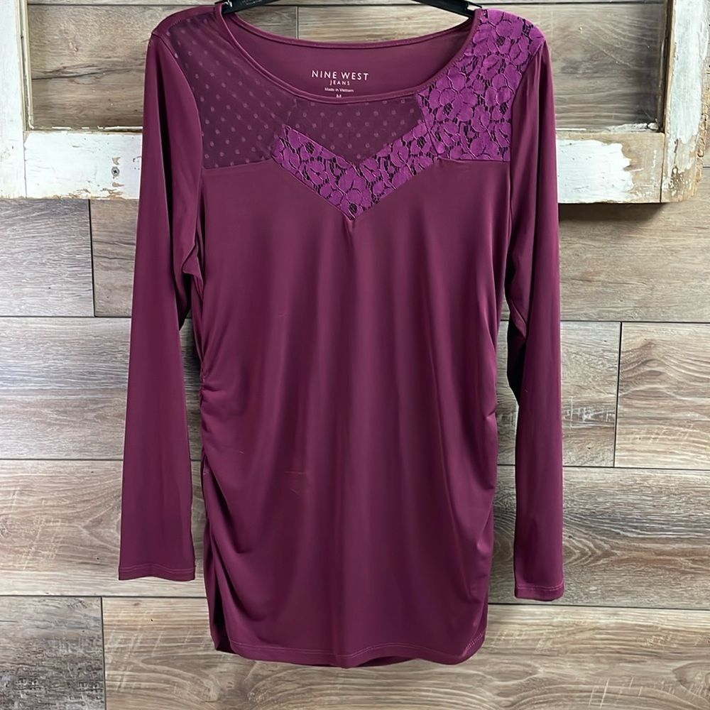 Nine West Women's  Burgundy Lace Stretchy Gathered Sides Top, Size Medium